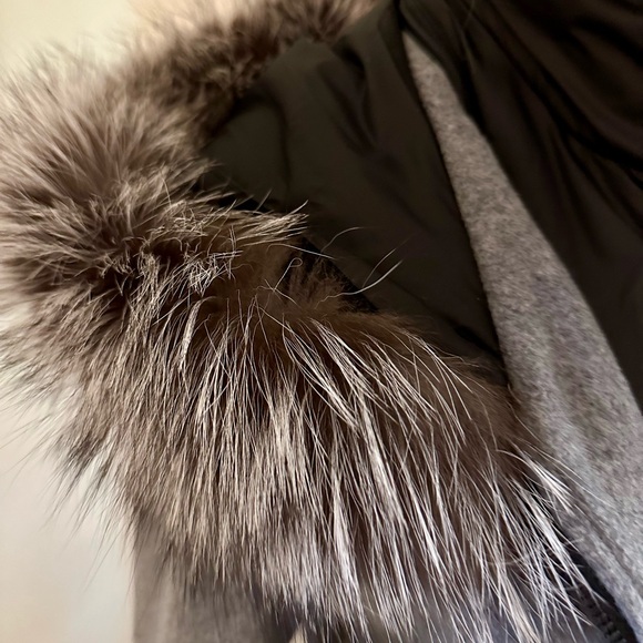 Winter coat by Soia&Kyo with convertible details. Size 4 - Picture 3 of 16